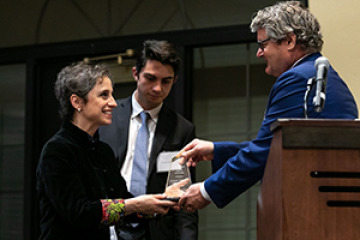 JP Jones gives Aristegui the Zenger Award for Press Freedom